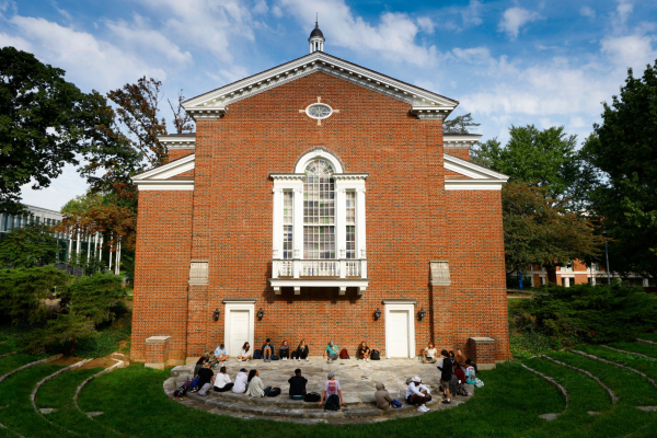 group of students meeting outside Memorial Hall on UK's campus